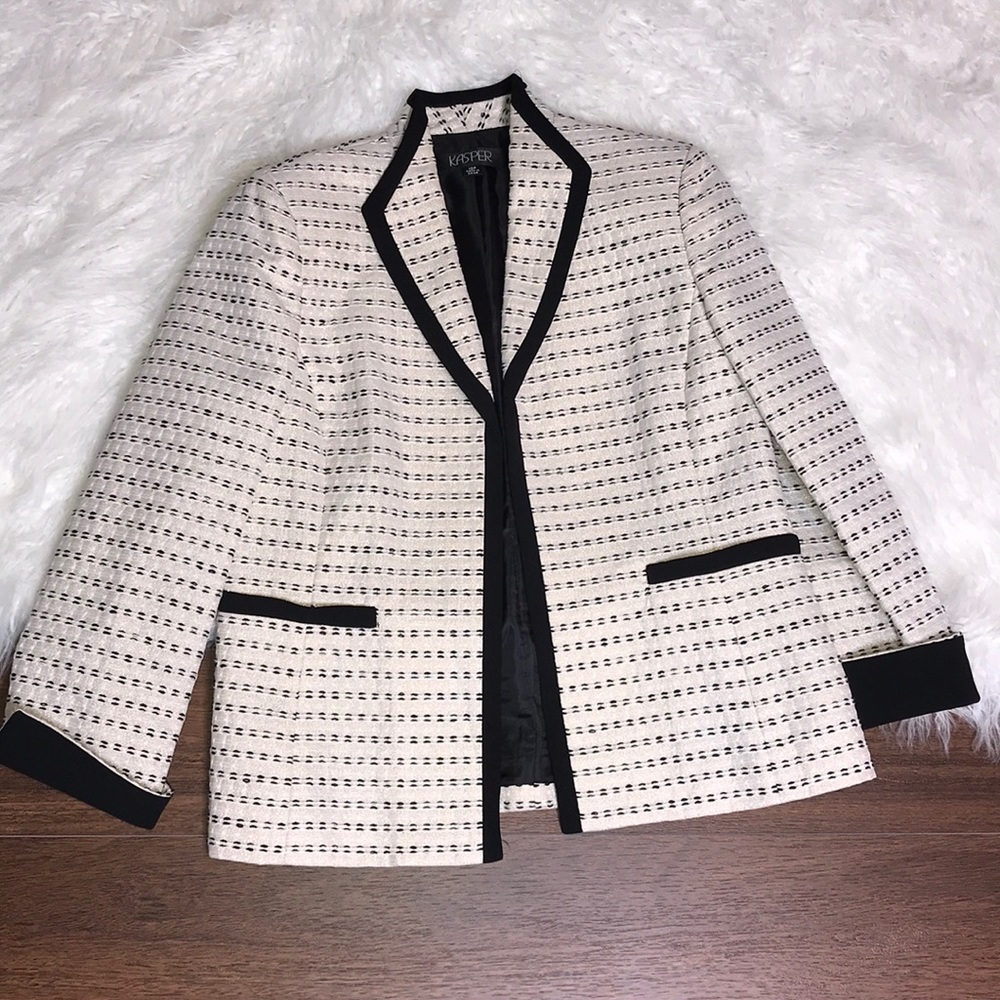 NWOT Kasper Petite Cream & Black Blazer